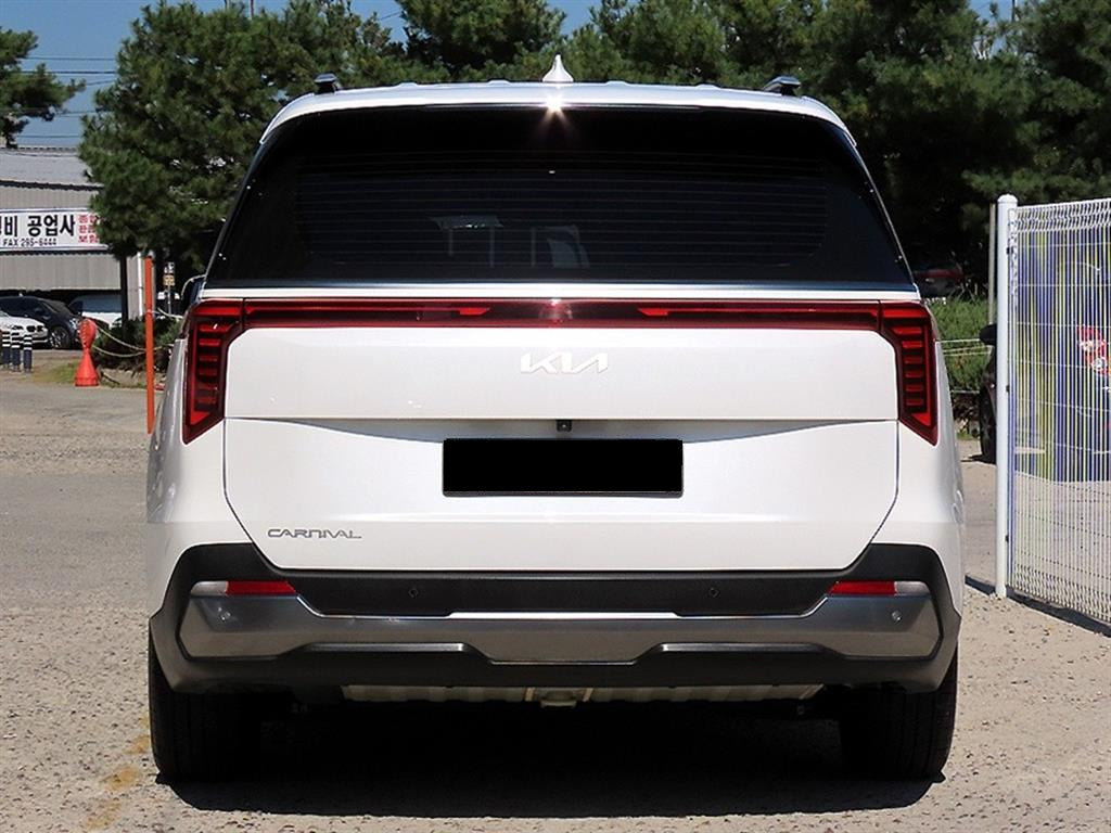 Kia Carnival — photo 04