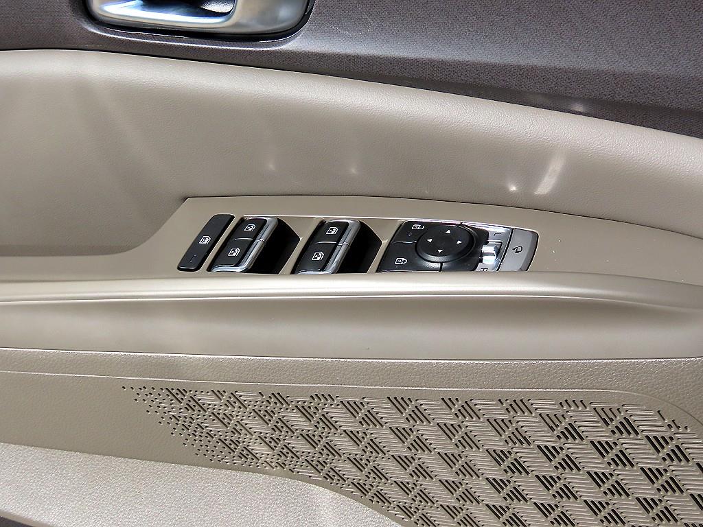 Kia Carnival — photo 11