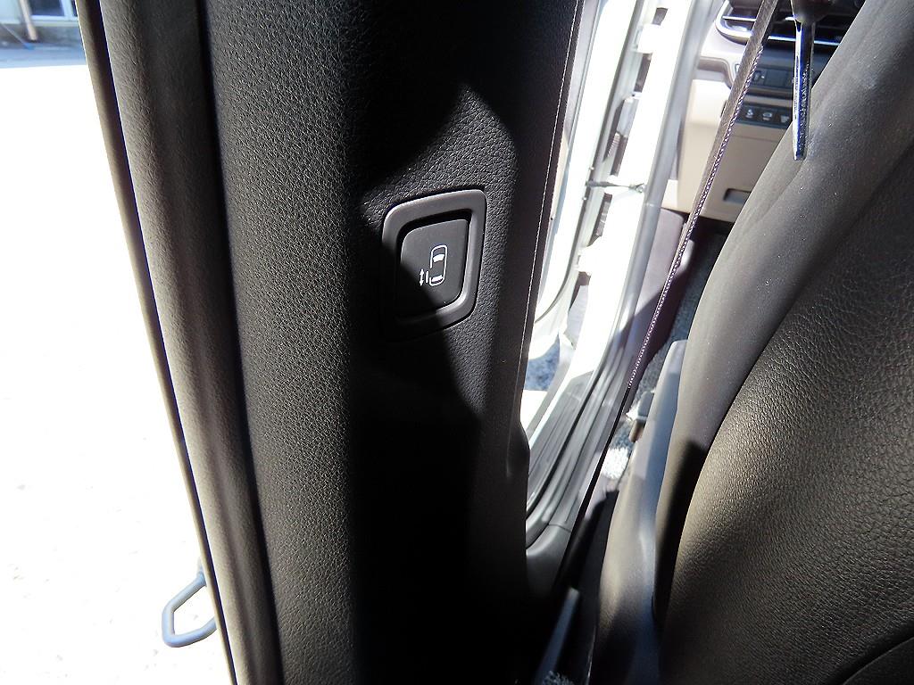 Kia Carnival — photo 16