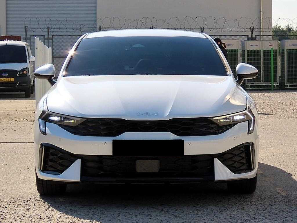 Kia K5 — photo 01