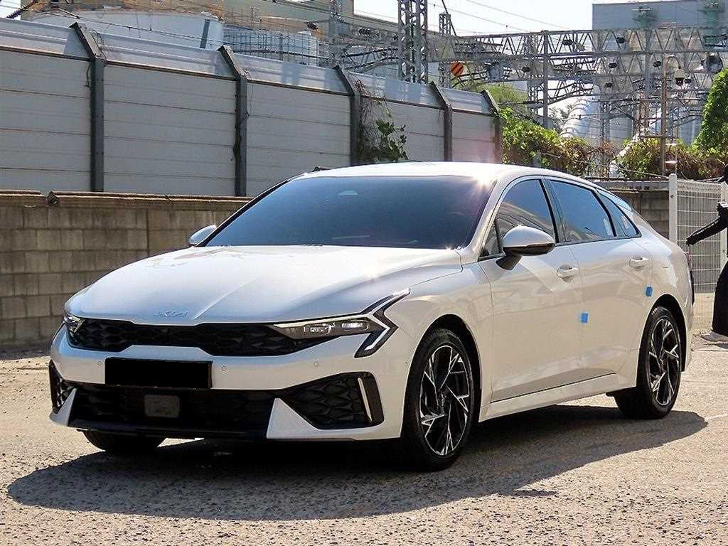 Kia K5 — photo 02