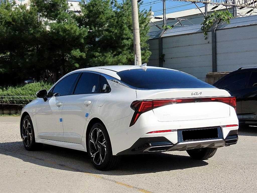 Kia K5 — photo 03