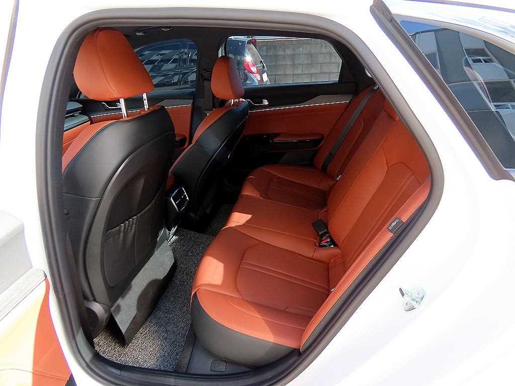 Kia K5 — photo 06