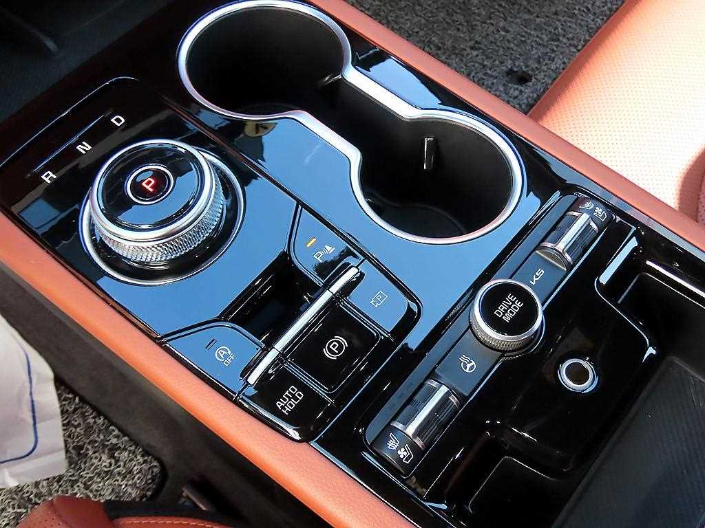 Kia K5 — photo 11