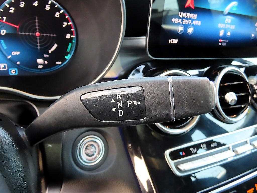 Mercedes-Benz GLC-Class — photo 11