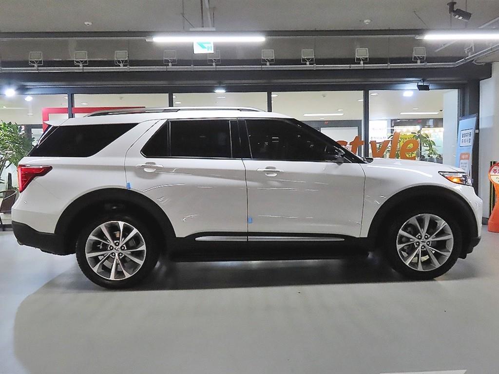 Ford Explorer — photo 03