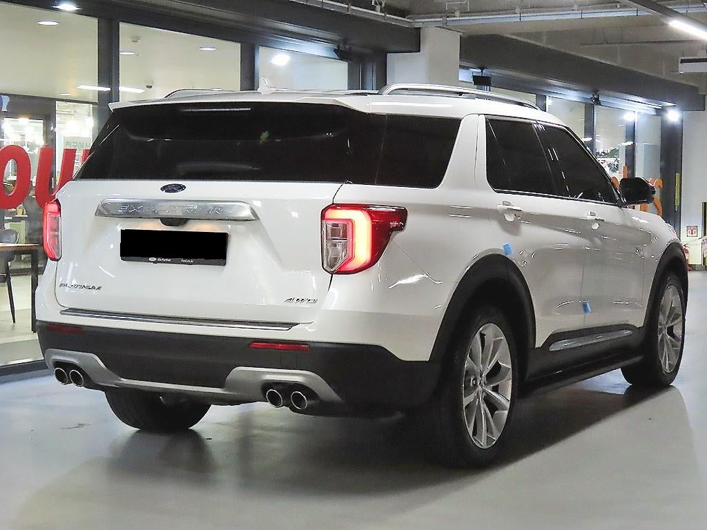 Ford Explorer — photo 04