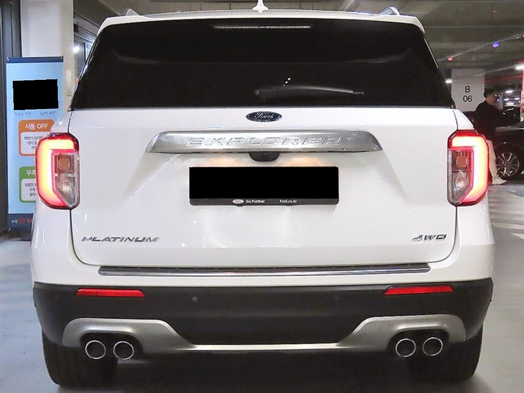 Ford Explorer — photo 05