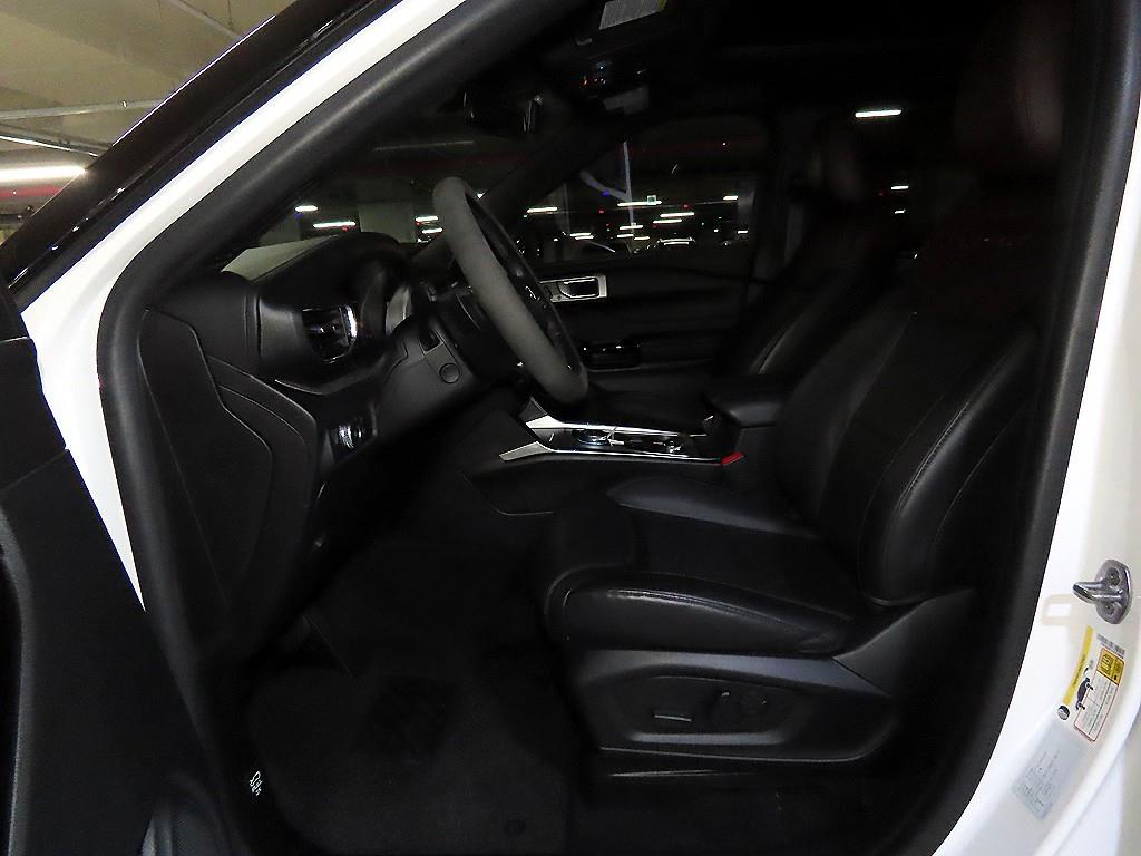 Ford Explorer — photo 06