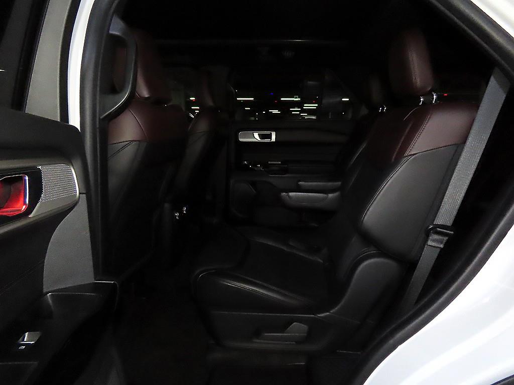Ford Explorer — photo 07