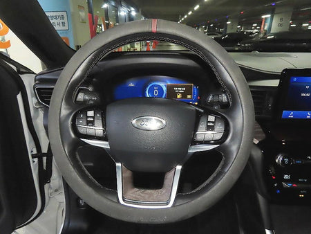 Ford Explorer — photo 08