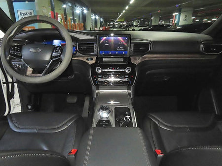 Ford Explorer — photo 10