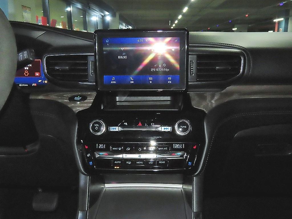 Ford Explorer — photo 11