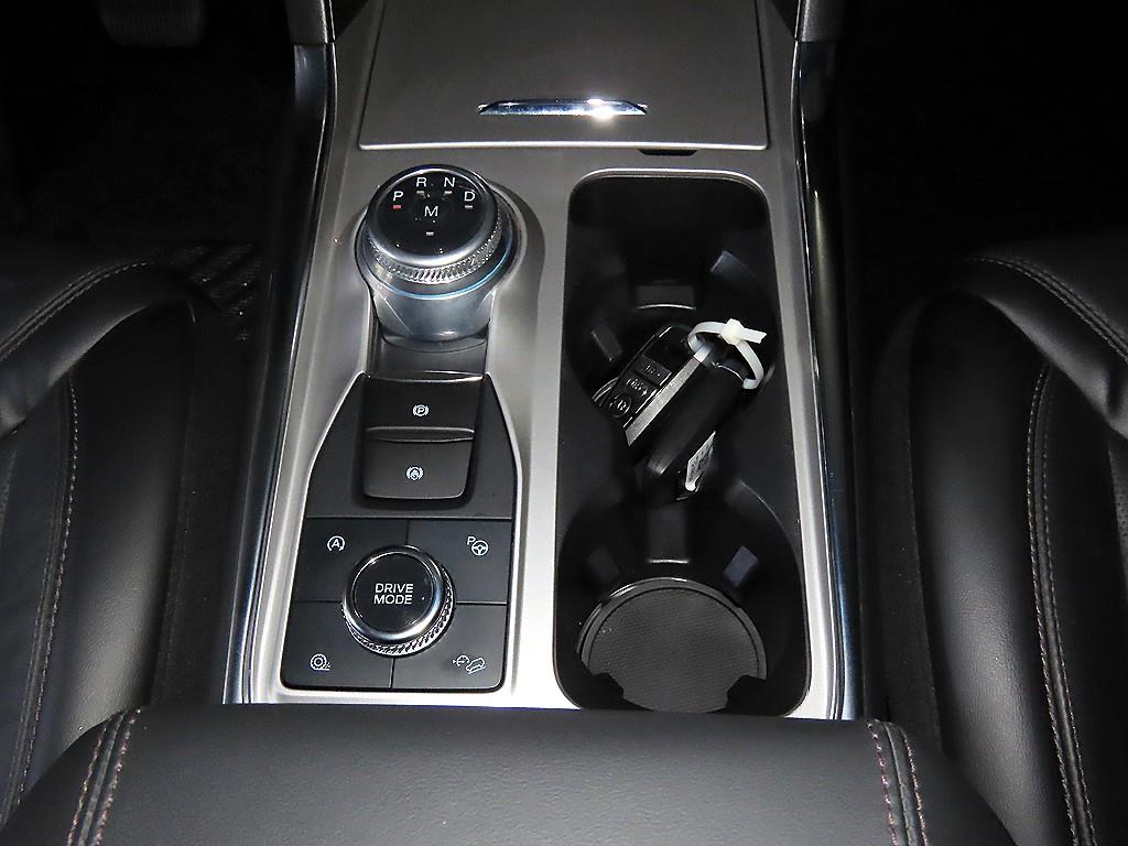 Ford Explorer — photo 12