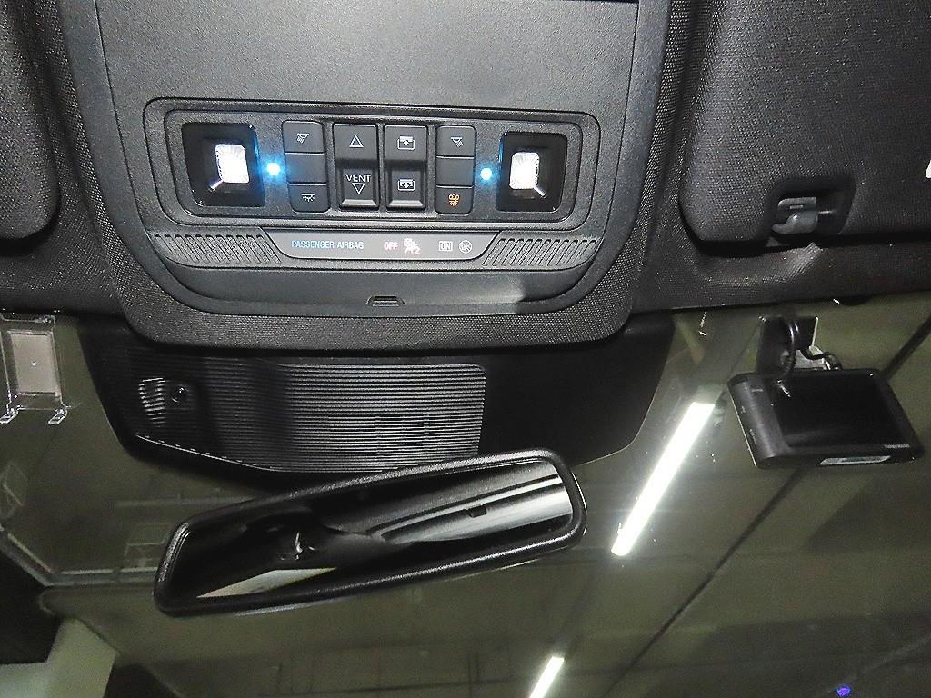 Ford Explorer — photo 13