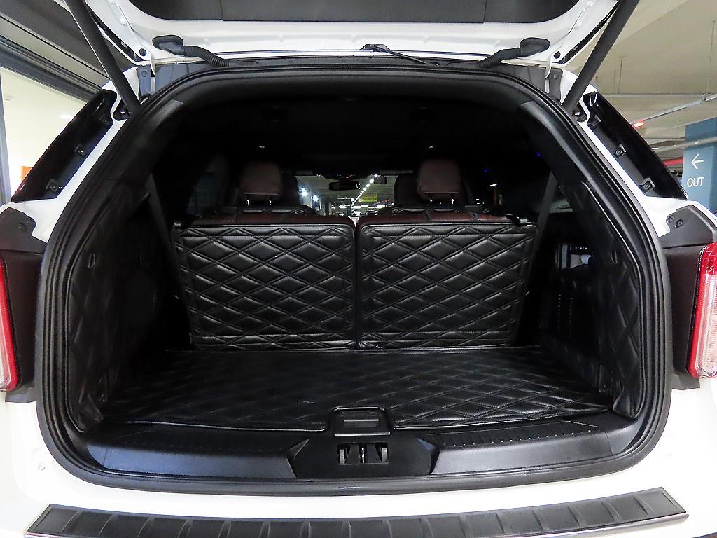 Ford Explorer — photo 16