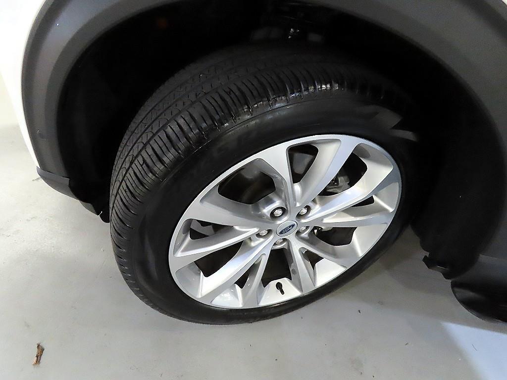 Ford Explorer — photo 20
