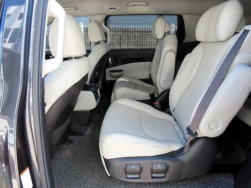 Kia Carnival — photo 06
