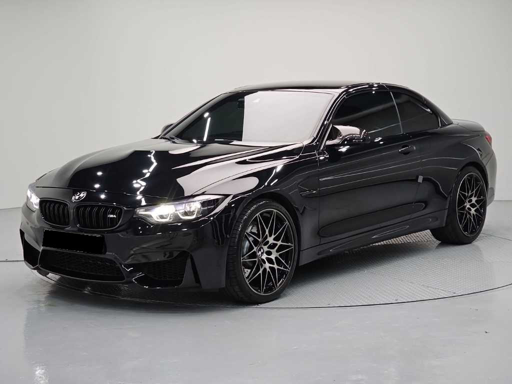 BMW M4 — photo 01