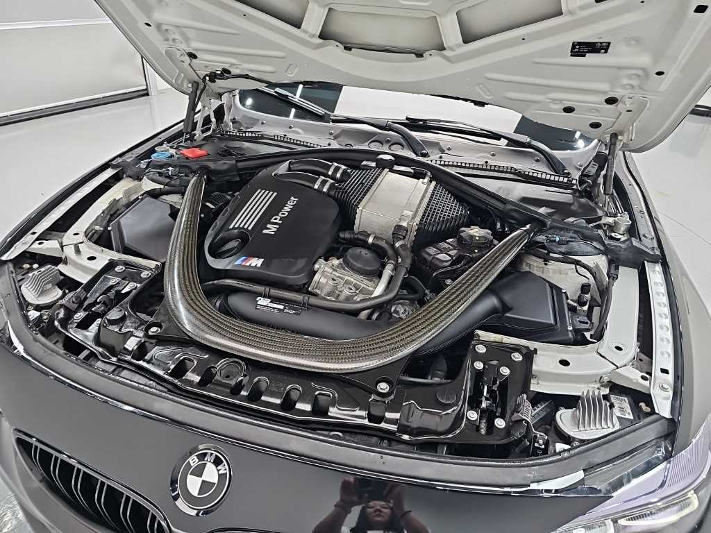 BMW M4 — photo 05