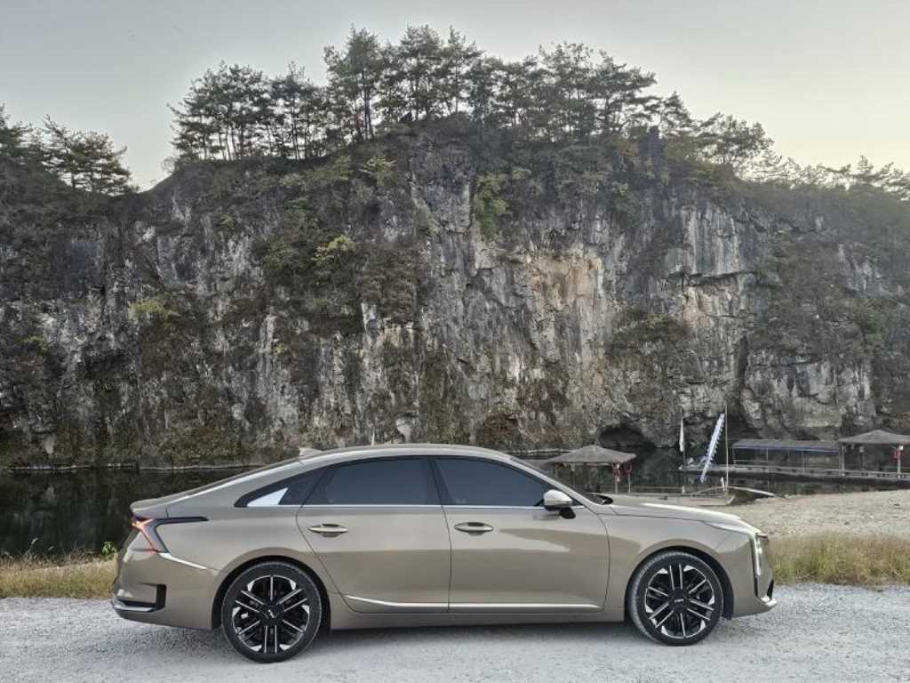 Kia K8 — photo 02