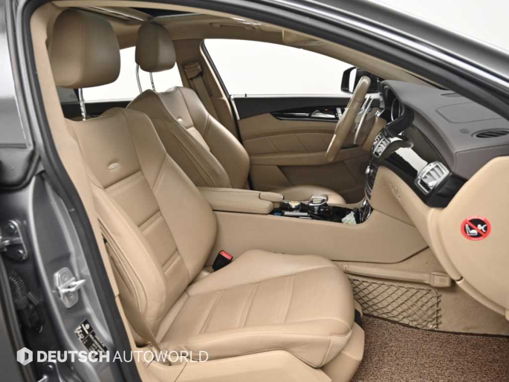 Mercedes-Benz CLS-Class — photo 10