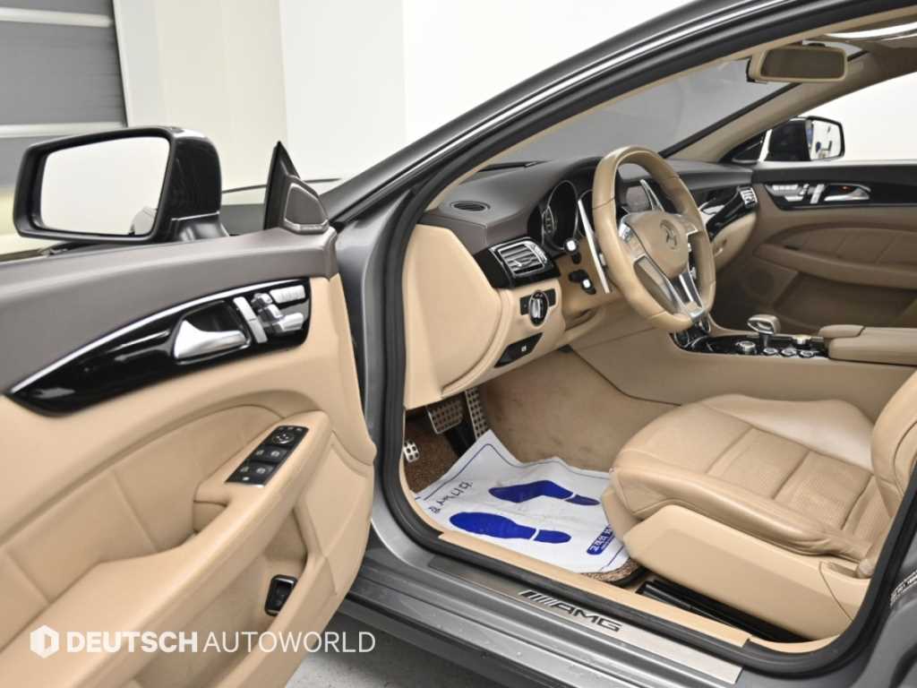 Mercedes-Benz CLS-Class — photo 11