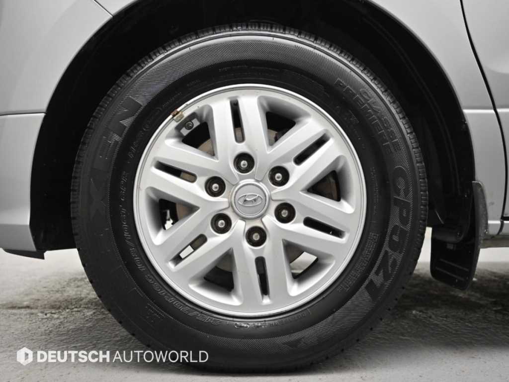 Hyundai Starex — photo 05