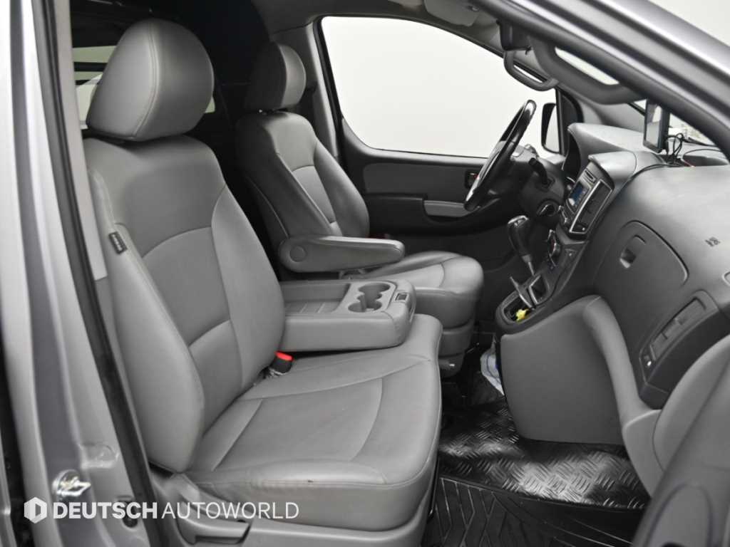 Hyundai Starex — photo 10