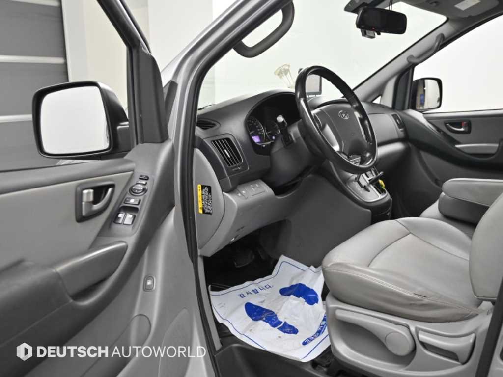 Hyundai Starex — photo 11
