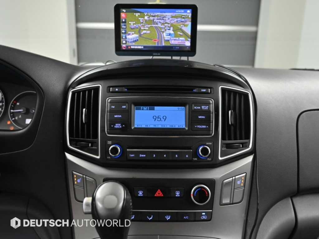 Hyundai Starex — photo 14