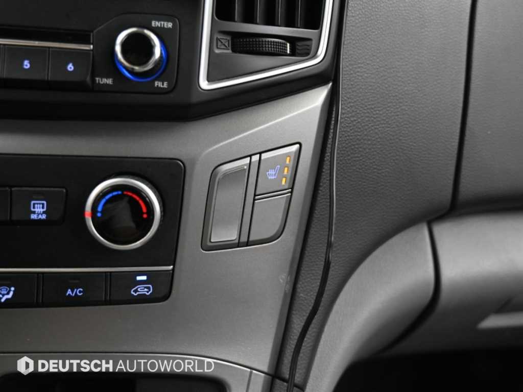 Hyundai Starex — photo 17