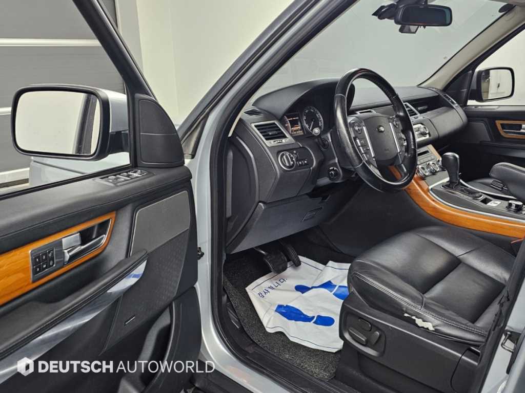 Land Rover Range Rover Sport — photo 11