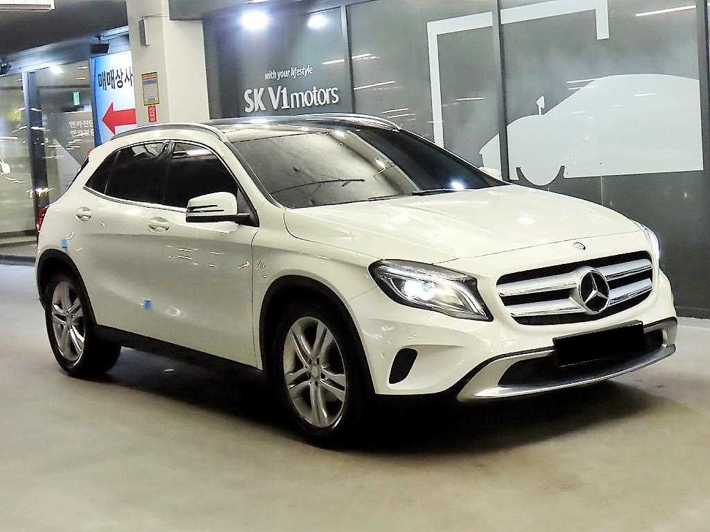 Mercedes-Benz GLA-Class — photo 01