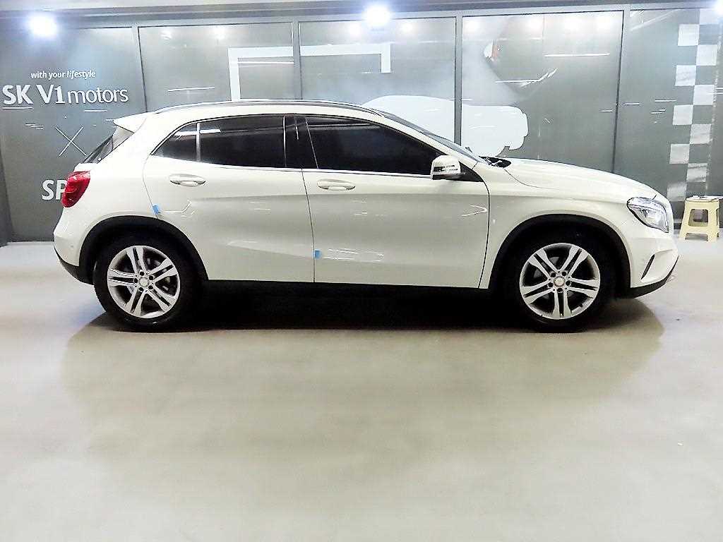 Mercedes-Benz GLA-Class — photo 03