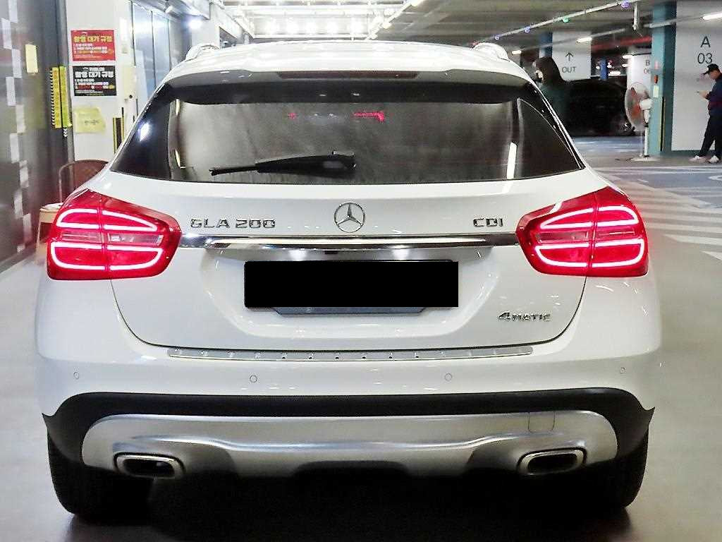 Mercedes-Benz GLA-Class — photo 05