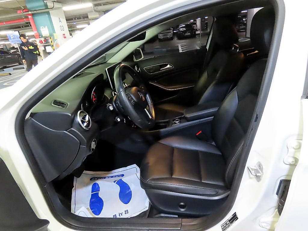 Mercedes-Benz GLA-Class — photo 06