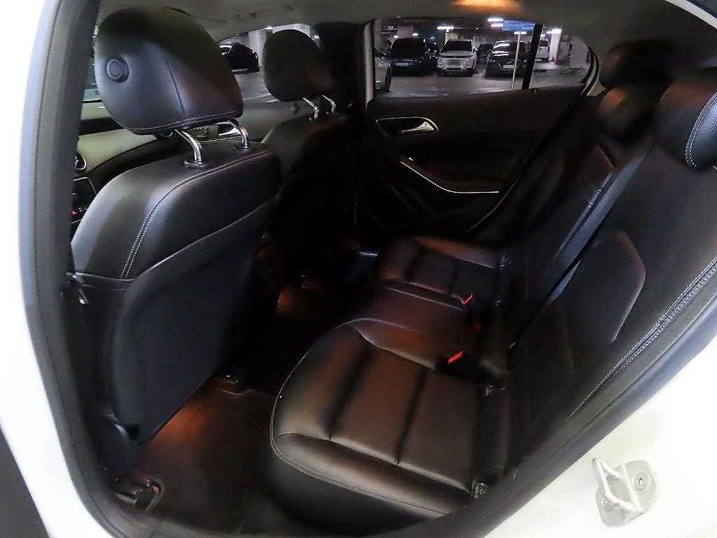 Mercedes-Benz GLA-Class — photo 07