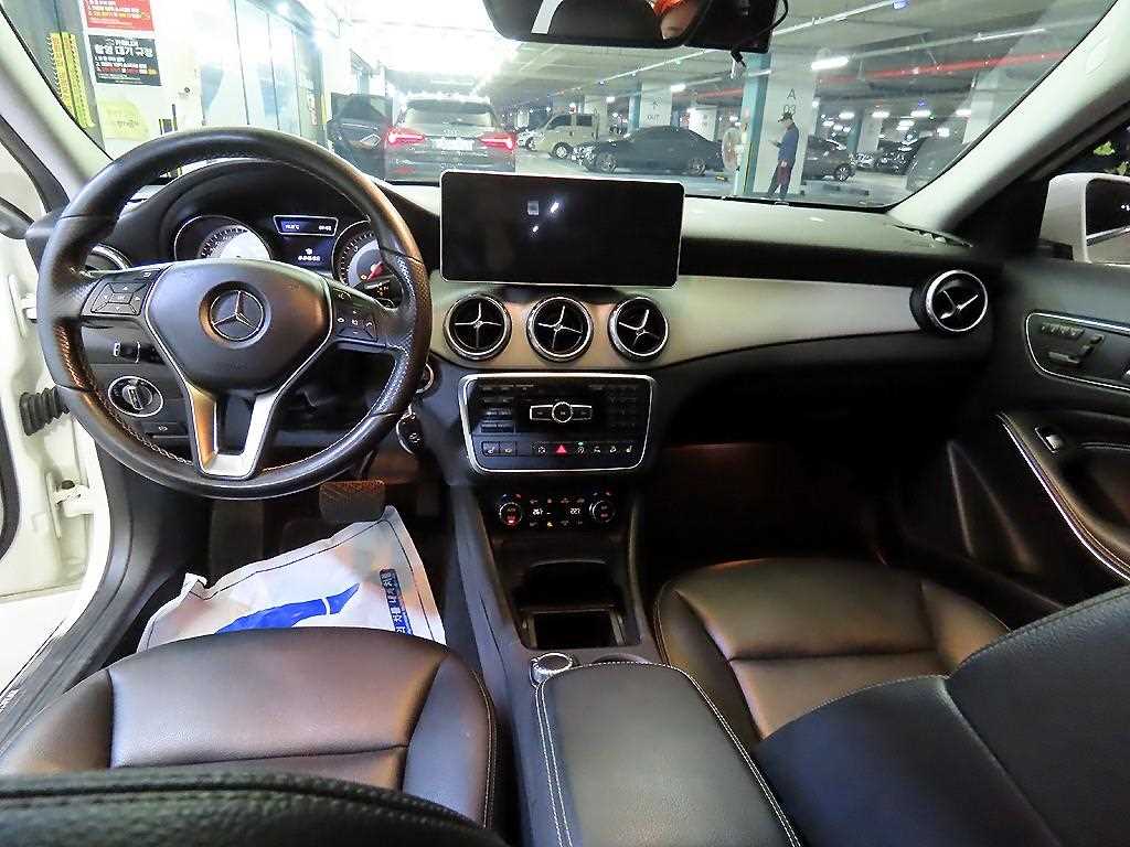 Mercedes-Benz GLA-Class — photo 09