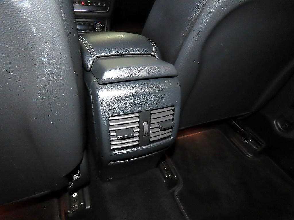 Mercedes-Benz GLA-Class — photo 12