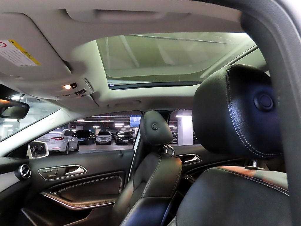 Mercedes-Benz GLA-Class — photo 14