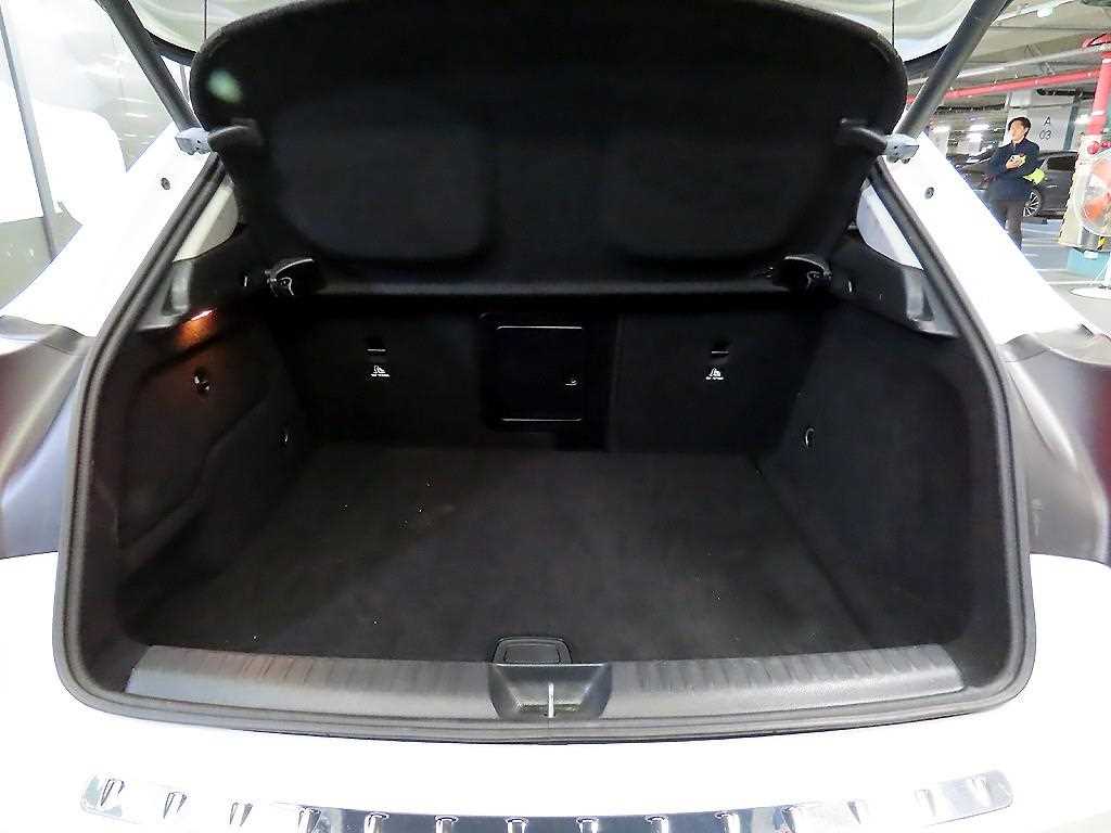Mercedes-Benz GLA-Class — photo 15