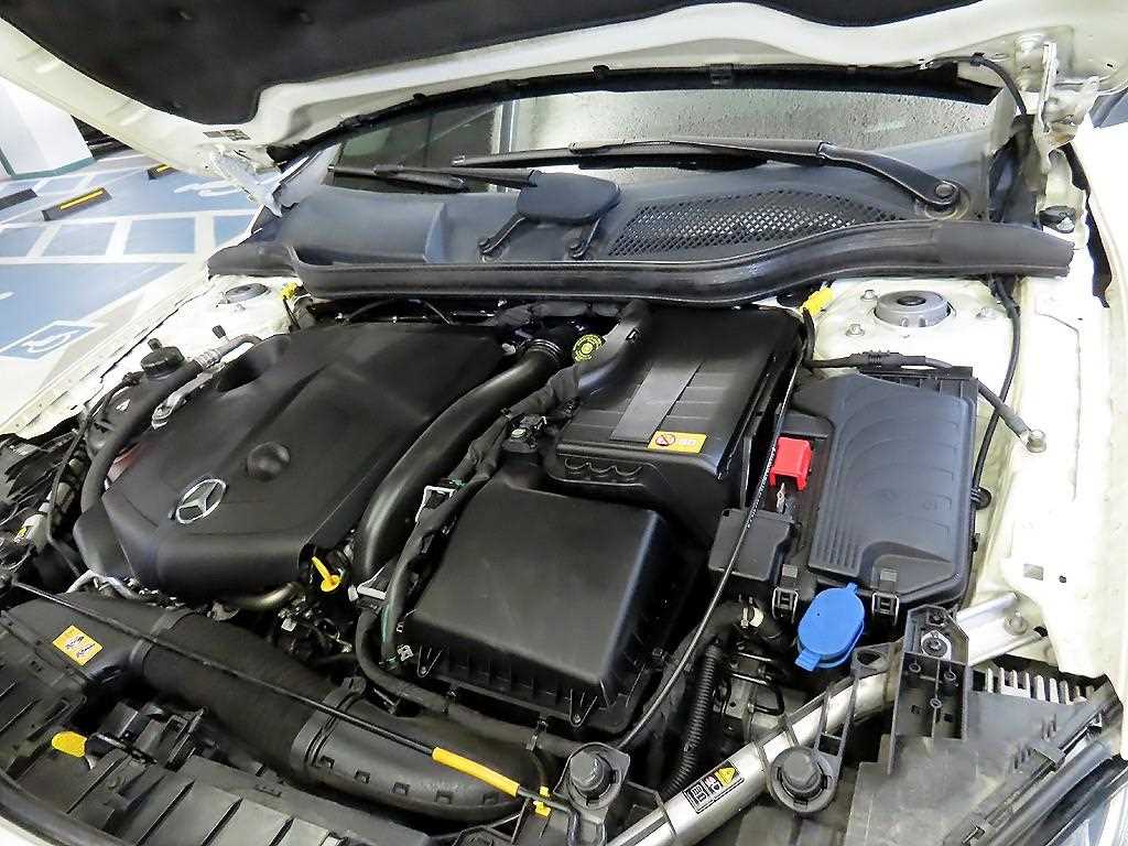 Mercedes-Benz GLA-Class — photo 17