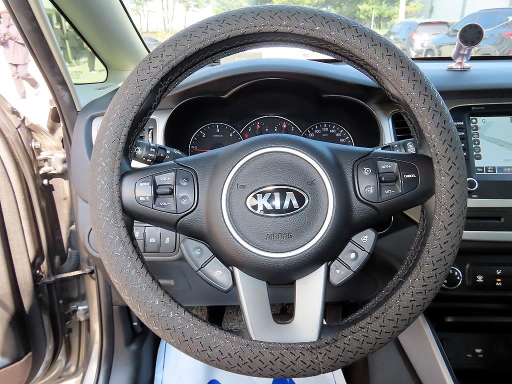 Kia Carens — photo 08