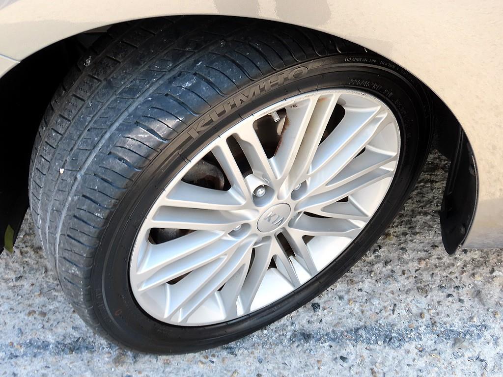Kia Carens — photo 20