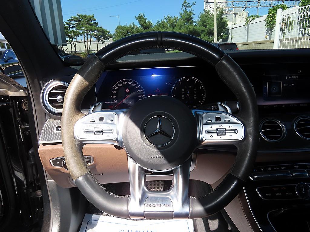 Mercedes-Benz E-Class — photo 08