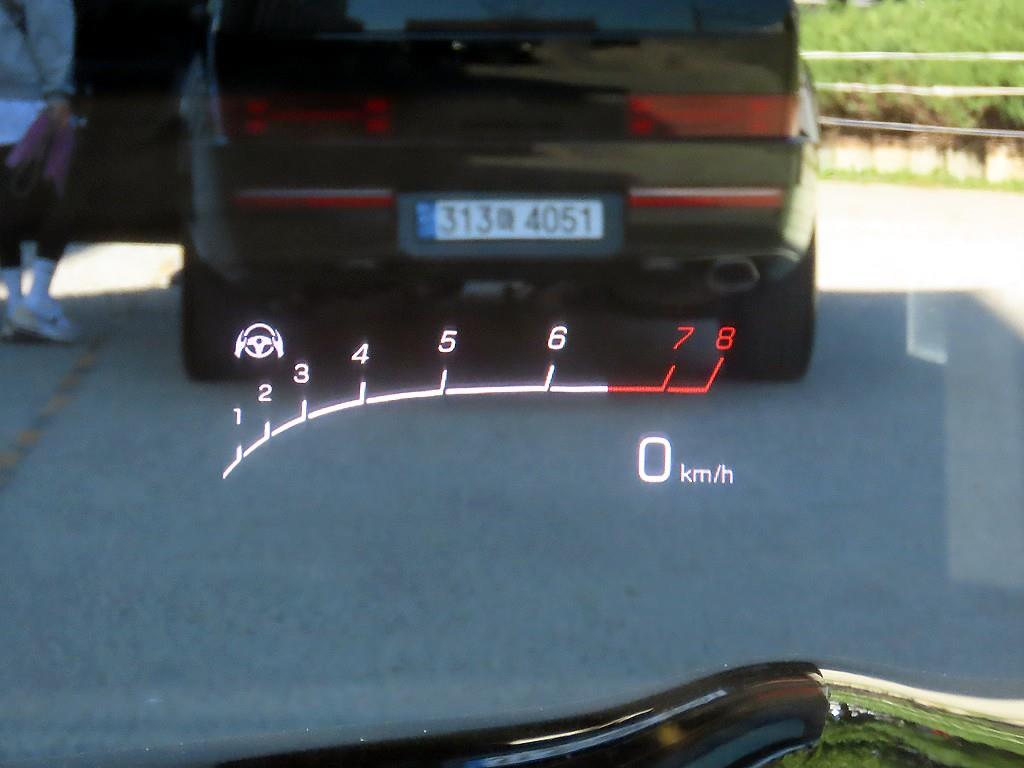 Mercedes-Benz E-Class — photo 09