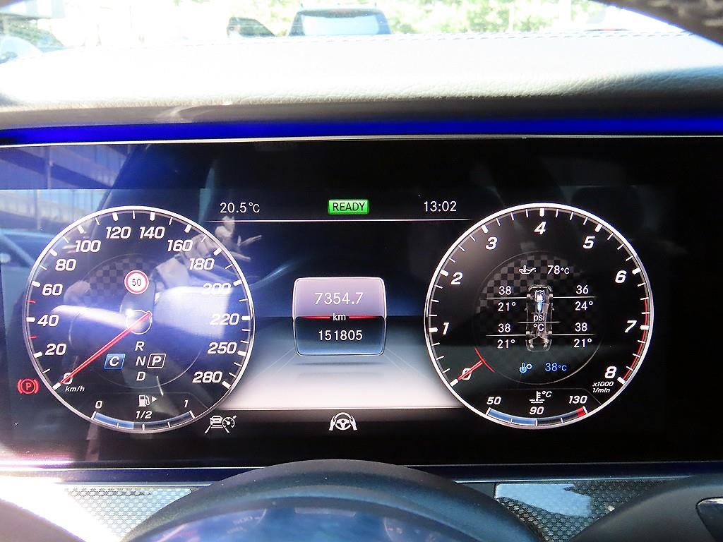 Mercedes-Benz E-Class — photo 10