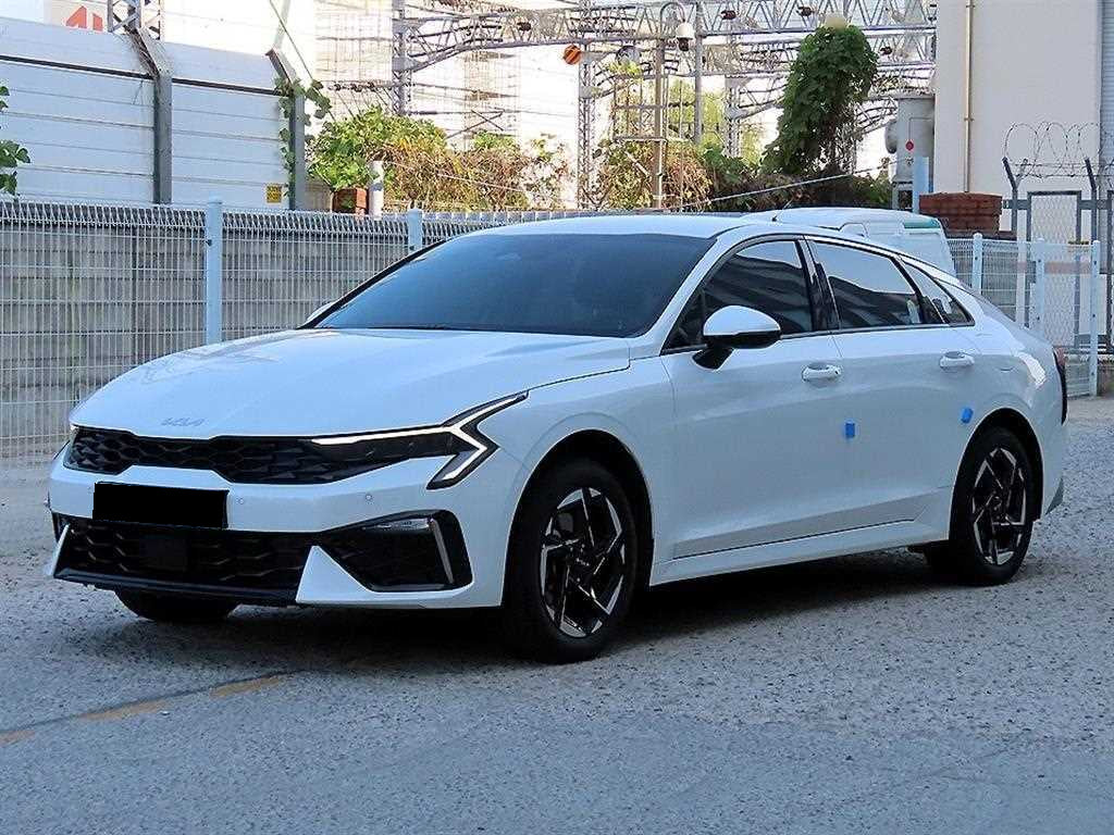 Kia K5 — photo 02