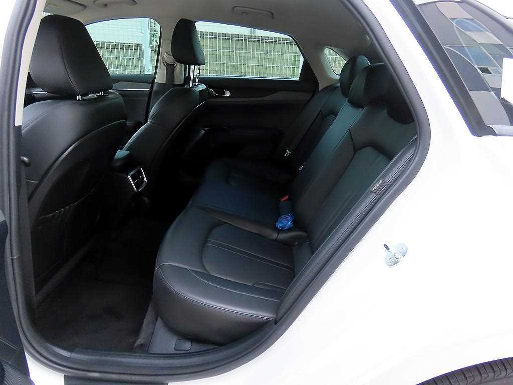 Kia K5 — photo 06
